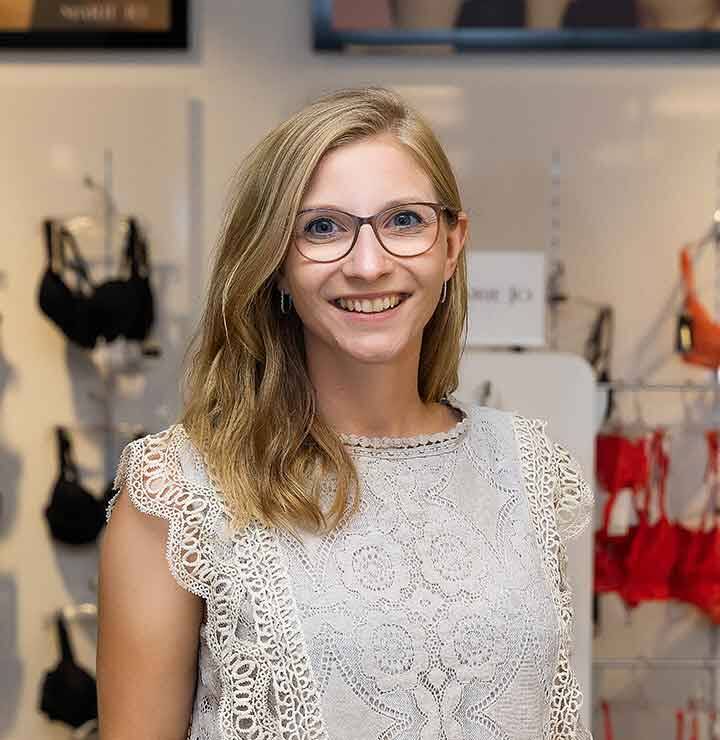Portraitfoto Mitarbeiterin bei simply4you